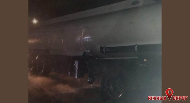 2 тонны топлива на дороге: в Затоке бензовоз попал в ДТП (фото)