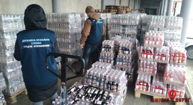 Беляевский район: в складском помещении нашли почти 20 тыс. бутылок «паленой» водки (фото)
