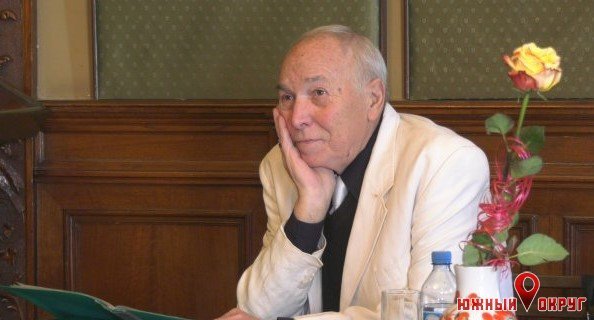 Николай Палтышев, народный учитель СССР, почетный доктор национальной Академии педагогических наук Украины.