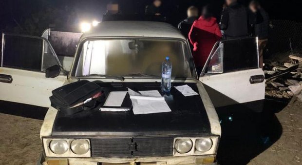 Недалеко от Доброслава правоохранители нашли арсенал оружия (фото, видео)