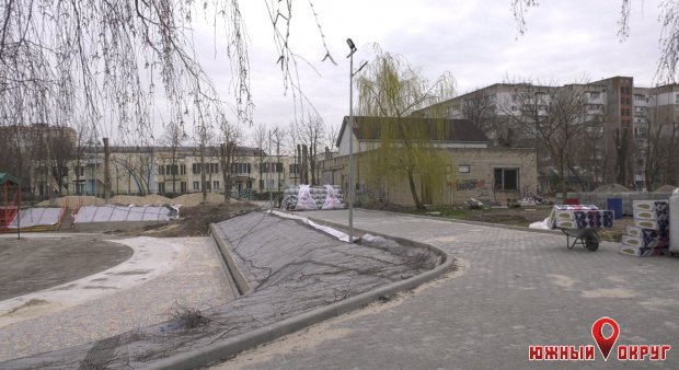 Южненскую первую школу активно ремонтируют (фото)