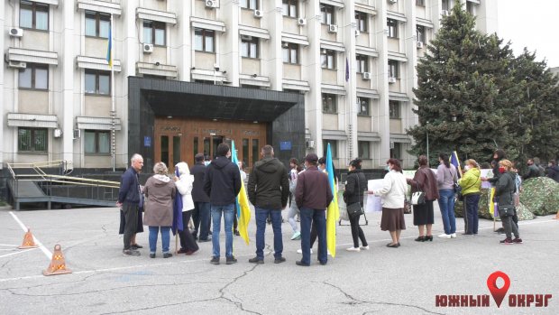 Жители Сычавки приехали в Одессу для встречи с губернатором. Глава ОГА к людям не вышел (фото)