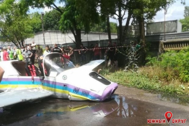 Два пилота погибли при крушении легкомоторного самолета в Одессе (фото)