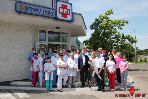 Работников медико-санитарной части ГП "МТП "Южный" поздравили с профессиональным праздником (фото)