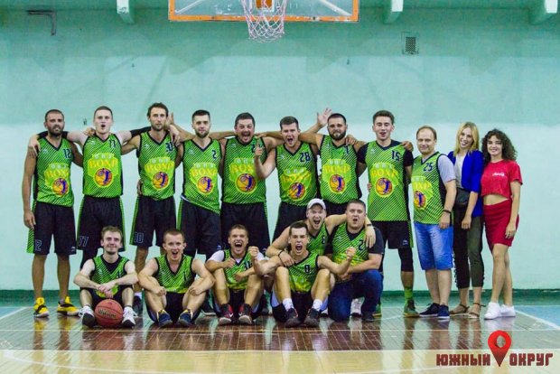 Команда ОПЗ из Южного - чемпионы Одесской баскетбольной лиги (фото)