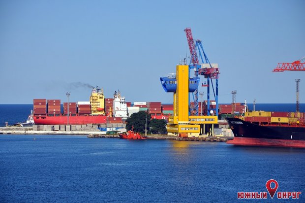 В первом полугодии морской порт Южный стал лидером перевалки среди портов Украины