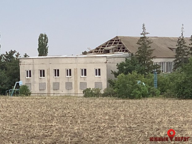 Стало известно, когда починят крышу школы в селе Украинка (фото)
