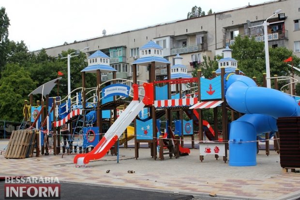 В Измаиле активно обустраивают детские площадки