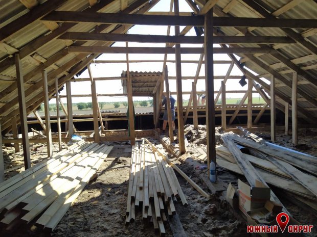 Жители села Украинка обеспокоены ремонтом школьной крыши 