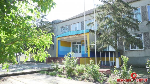 Активисты сделали экстренный ремонт школы в селе Украинка (фото)
