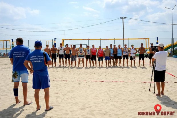 В Южном прошел турнир по пляжному волейболу (фото)
