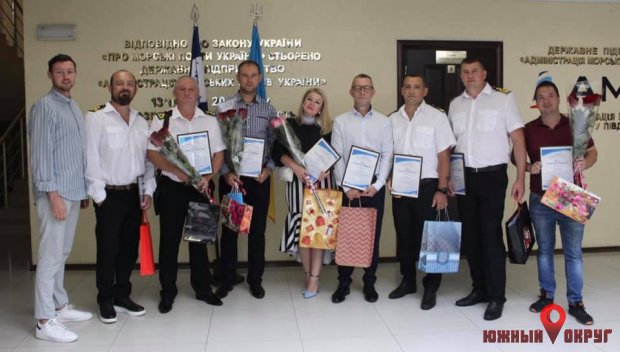 Сотрудников АМП Пивденный отметили грамотами и подарками (фото)