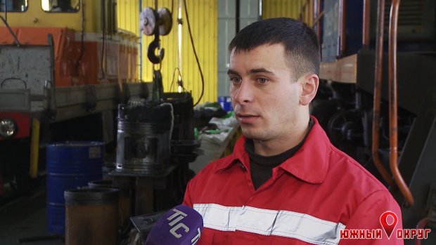 Дмитрий Никитенко, слесарь третьего разряда локомотивного депо железнодорожного управления ТИСа.