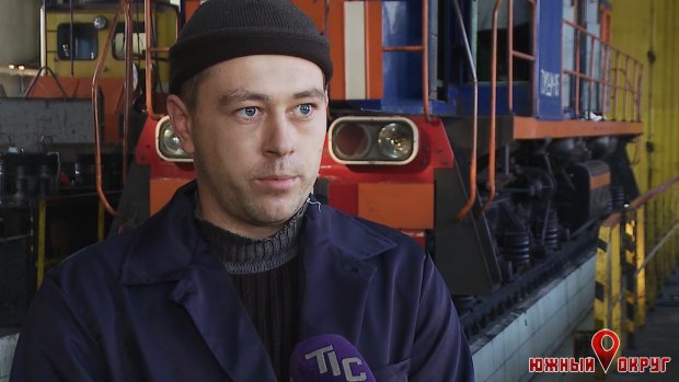 Александр Никитенко, аккумуляторщик четвертого разряда локомотивного депо железнодорожного управления ТИСа.