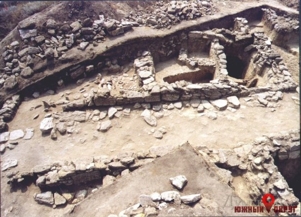 Историческая справка: в степи возле современного с. Кошары жили люди, когда еще даже египетских пирамид не было