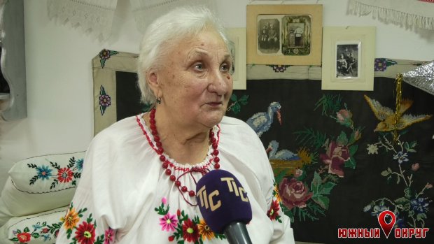 Тамара Семенюк, мастерица народной вышивки, автор работ.
