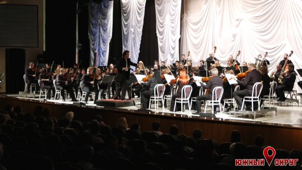 Во Дворце культуры Южного для сотрудников ОПЗ состоялся концерт Одесского филармонического оркестра (фото)