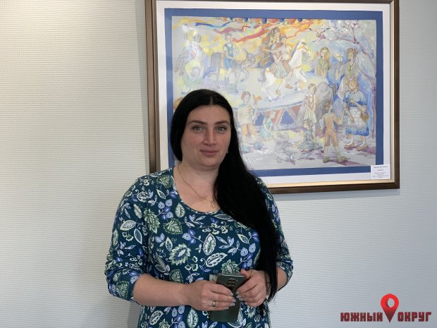 Наталья Цырцаки, хранительница фондов Южненской городской художественной галереи.