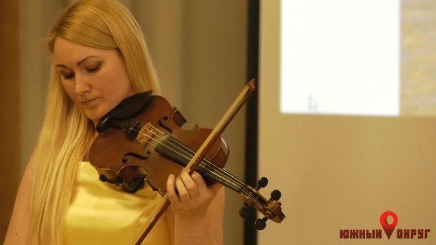 Юлия Лень, преподаватель Южненской школы искусств по классу скрипки.