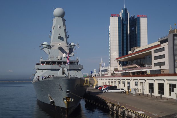 Британский министр подписал в Одессе договор о развитии Военно-морских сил Украины