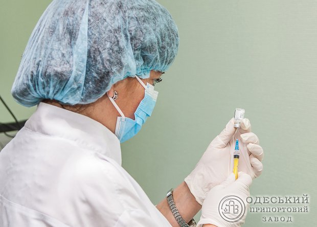 На АО “ОПЗ‟ проходит вакцинация против COVID-19 (фото)