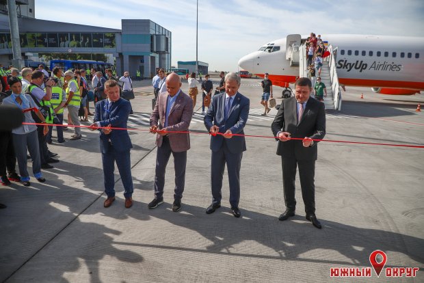 В одесском аэропорту открыли новую взлетно-посадочную полосу (фото, видео)