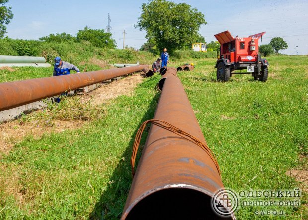 На АО “ОПЗ‟ продолжаются работы по замене магистральных трубопроводов сточных вод (фото)