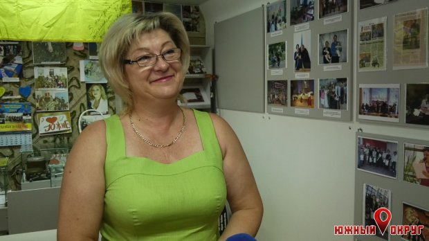 Оксана Воротникова, посетитель выставки, секретарь Южненского горсовета.