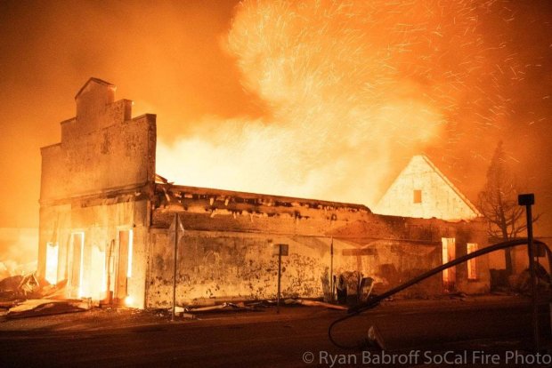 В США лесной пожар уничтожил целый город (видео)