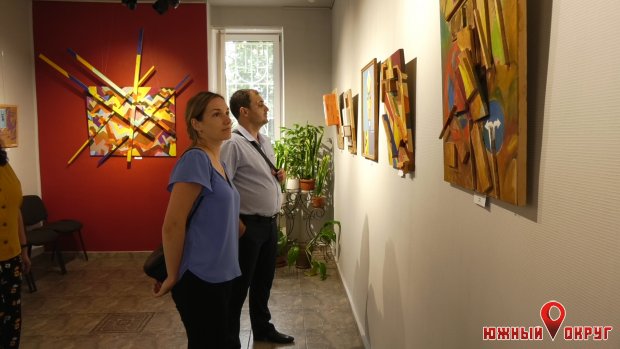 В Южненской художественной галерее открылась выставка одесского художника “Духовный интенсивизм‟ (фото)