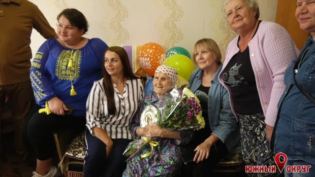 Самый возрастной южненский волонтер отпраздновала 90-летний юбилей (фото)
