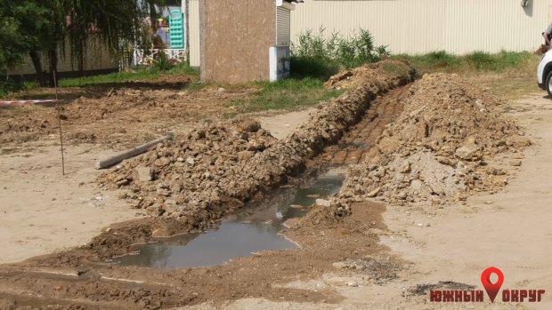 Какие решения видят южненские власти в проблеме протечки канализации (фото)