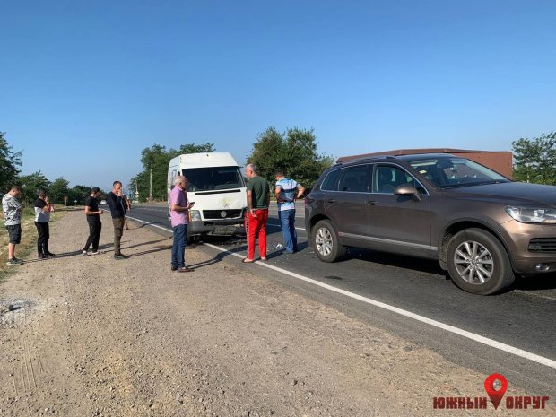 По дороге на Южный в селе Новая Дофиновка произошло ДТП (фотофакт)