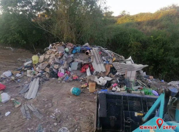 В Кошарах Южненской ОТГ неизвестные выгрузили новую гору мусора