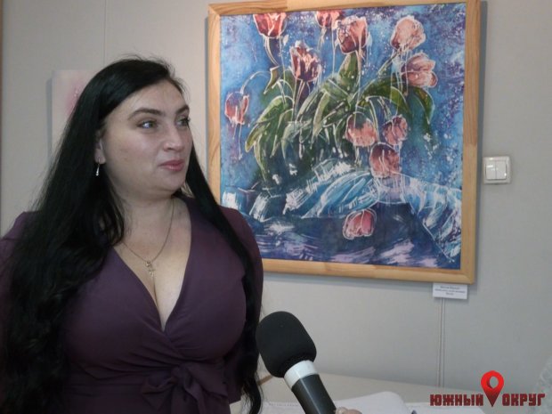 Наталья Цырцаки, хранитель фонда художественной галереи в городе Южном.