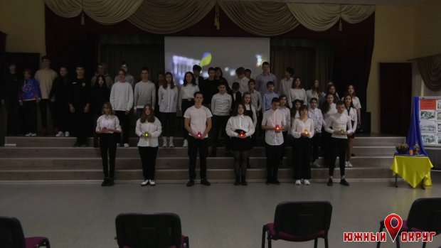 Южненские школьники провели тематическое мероприятие ко Дню памяти жертв голодоморов (фото)