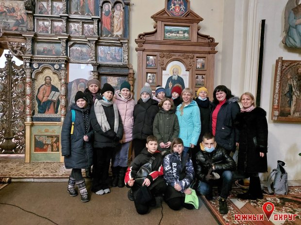 Ученики УВК им. В. Черновола поучаствовали в благотворительной ярмарке (фото)