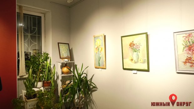 В городской галерее открылась выставка двух южненских художниц (фото)