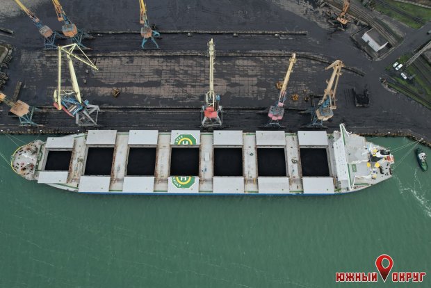 В порту Пивденный разгружают 215 тыс. тонн энергетического угля — в том числе и на ТИСе