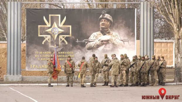 В пгт Черноморское встретили военнослужащих 38-го зенитного ракетного полка им. Тютюнника (фото)