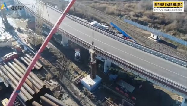 В Одессе начали возводить ключевую эстакаду на новой дороге к морскому порту