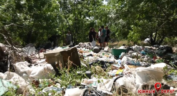 Жители Сычавки, совместно с работниками КП "Южненское побережье" ликвидировали стихийную свалку (фото)